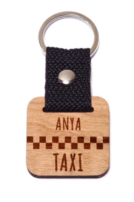 Anya taxi fa kulcstartó